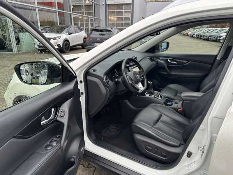 Nissan X-Trail 1.6 dCi Xtronic Tekna / II. HAND / AHK / PANO/