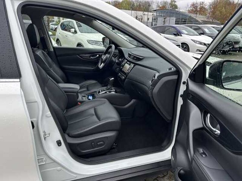 Nissan X-Trail 1.6 dCi Xtronic Tekna / II. HAND / AHK / PANO/